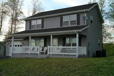 Image de Porch sunset on the lake, 1/2 mile from Beaver Creek Marina!