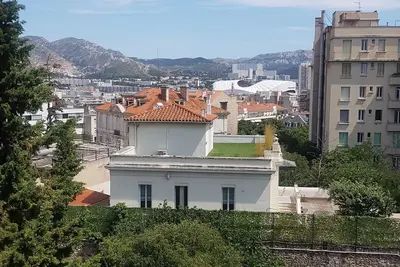 Image de Appartement lumineux avec balcon et vue dégagée sur les hauteurs de Périer