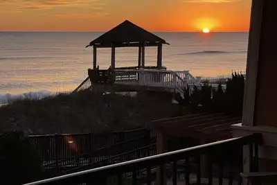 Image de Beachfront Condo -- indoor/outdoor pool & private hot tub!