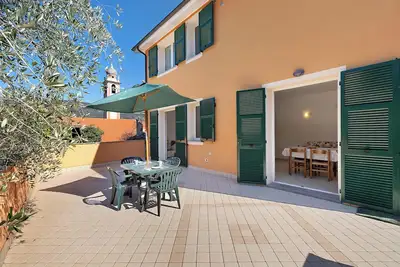 Image de Appartement 'Ferla La Taggiasca' avec vue sur la montagne et terrasse