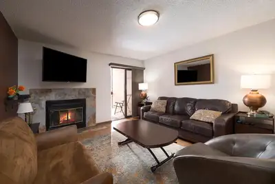 Image de Outstanding Amenities! Stunning Views! Perfect Location!