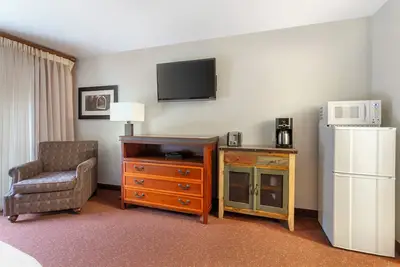 3 Serene Units, Restaurant, Close to Mongollon Rim Visitor Center!