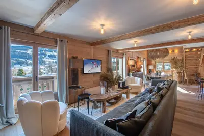 Image de Chalet Chic Rénové à Proximité des Pistes – 5 Chambres pour 11 Personnes
