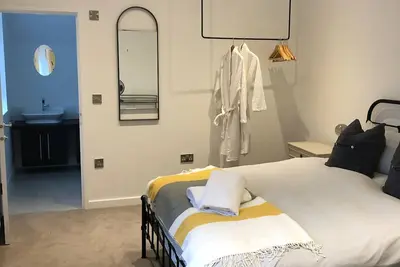 Image de Luxury spacious detached house in heart of city centre with parking