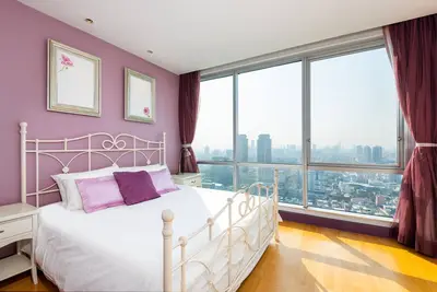 Image de Serviced 1 Bed Panoramic Skyvillas with Pool and Bts