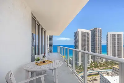 Image de Wrap Around Balcony: Insane Views+ Amazing Pools