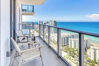 Image de Exclusive Condo| Near Beach| Free Valet Parking