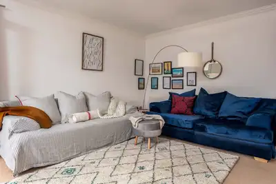 Image de Appartement-Moderne-Salle de bain privée séparée-Vue sur Jardin