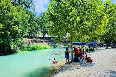 Image de # 8 Son's River Ranch - Glamping Cabin w/ 2 Queen Beds