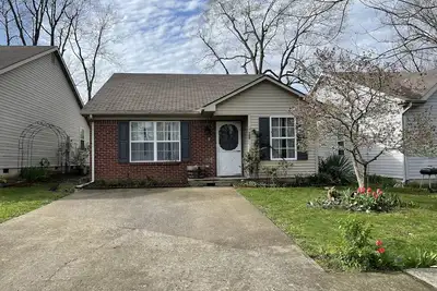 Image de Charming Home on a 1-way street near Horses, Bourbon, and Bluegrass Charm.