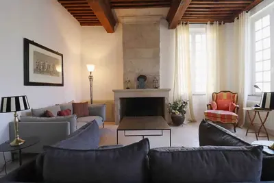 Elégance Renaissance Appartement d'Exception Place aux Herbes du Xvi -ème siècle