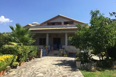 Image de Benedetta's House is a comfortable vacation home just 150 m from the sea.