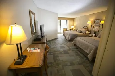 Image de Highly desirable ski in-ski out two queen beds one bath Unit 607  Sleeps 4