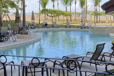 Image de Expect The Best! 3br2ba Ocean, Beachfront, 1st Floor, Walk out to Pool and Beach