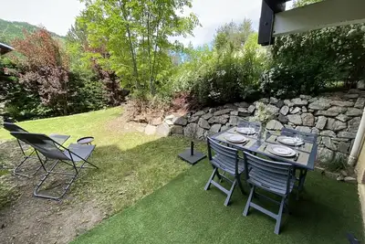 Image de La Cabane- Studio avec coin montagne tout en bois avec jardin