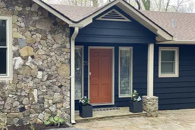 Image de Flat Mountain Estates with long range views and beautiful decor