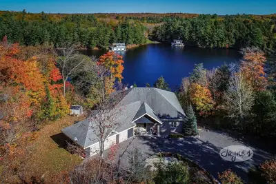 Image de Unique 7bed 5bath cottage on the Joe River!