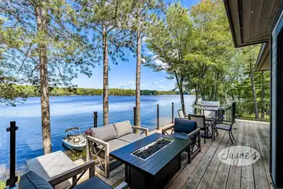 Image de Charming 3bed, 4bath cottage on Butterfly Lake in the heart of Muskoka!