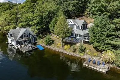 Image de 5 bdrm, 3 bath, Muskoka Room, Private, Walking distance to Port Carling!