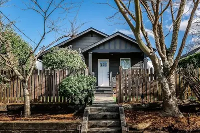 Image de Beautiful, Immaculate Home In Heart Of Proctor