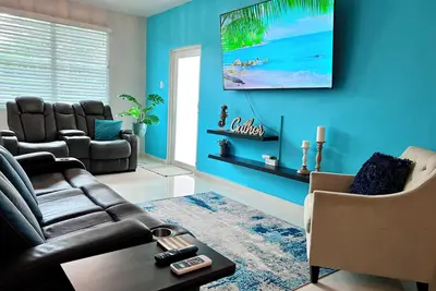 Image de Spacious Family Retreat with Large backyard Close to top attractions & beaches