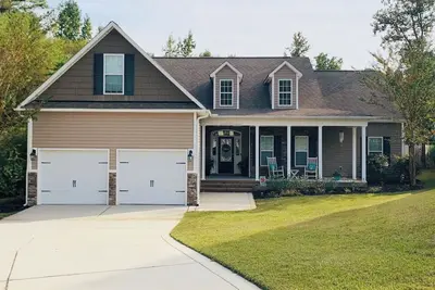 Image de ⭐️Beautiful Spacious family + kids + pet friendly home close to Fort Bragg! ⭐️