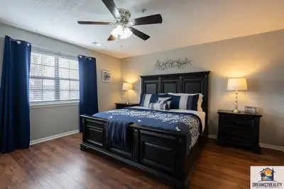 Image de 2 Br Condo Near the Strip ~ 2 Pools ~ Free Tickets Included! (Fhe-3)