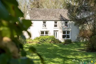 Image de Stone Hall Mill Cottage is a secluded, comfortable, rural retreat.