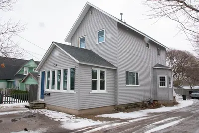 Image de Remodeled 2-bedroom first floor unit in the heart of Downtown  Charlevoix.