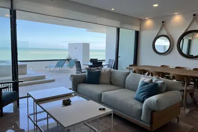 Image de Luxury condo w/private jacuzzi and flamingo views