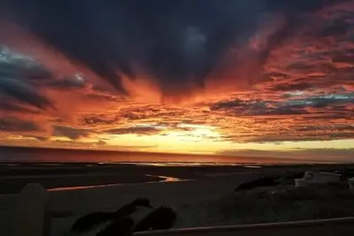 Image de Beautiful 3 bdrm 3 bath townhome with garage. Just 3rd row from the beach.