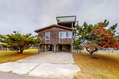 Image de Coastal Charmer with Ocean Views, Crow's Nest Deck, Central Ac, & WiFi