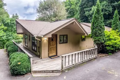Image de Secluded Dog-Friendly Home w/Wrap-Around Deck, WiFi, Deck, Gas Grill