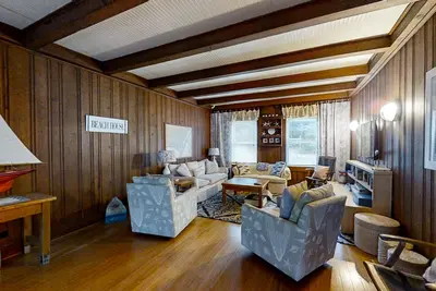 Image de Spacious Third Row Beach Cottage w/2 Porches, Central A/C, Free High-Speed WiFi