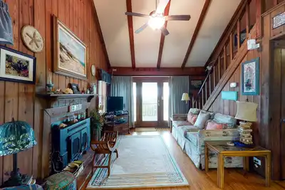 Image de Beautiful Home in Oceanfront Location w/Vaulted Ceilings, Free WiFi, Deck, W/D