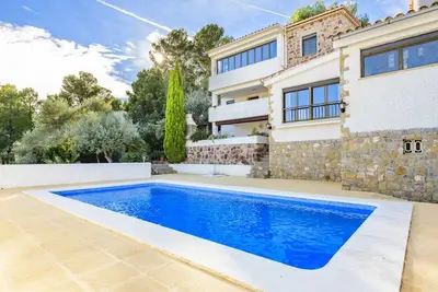 Image de Appartement dans une maison de vacances avec Wifi, climatisation, piscine, Tv, terrasse, parking