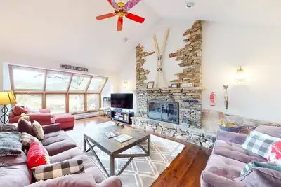 Image de Mountain-view home with deck  - minutes to Okemo Mountain & Skyeship Gondola