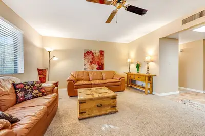 Image de Downtown Home w/Enclosed Yard, Gas Grill, Free WiFi, Central A/C, Washer/Dryer