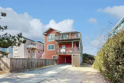 Image de Dog-friendly getaway near the beach with pool, hot tub, washer/dryer, & views