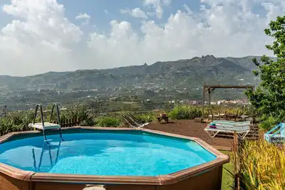 Image de « Casa Rural La Caldera » avec vue sur la montagne, piscine, jardin et Wi-Fi