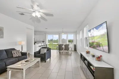 Image de House · The Full House Getaway - Large 3 bedroom House!