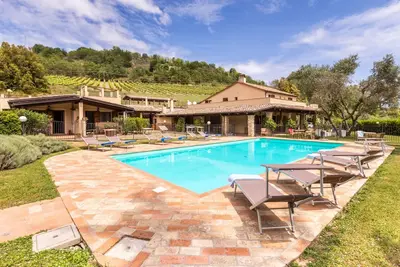 Image de Beautiful and spacious villa with private pool and large garden, located in Montefiore dell'Aso, jus