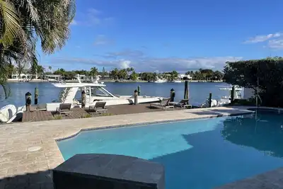 Image de Gated Miami Boaters Paradise with Tennis and Golf