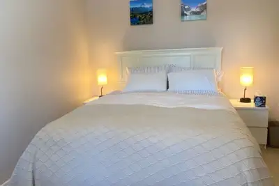 Image de Cozy 2br Auburn Suite: Comfort Meets Convenience!