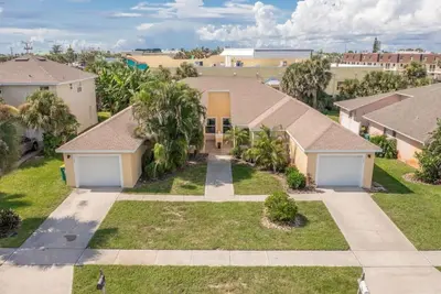 Image de Two Unit Beach Themed Duplex - Walk to the Beach - 6/4