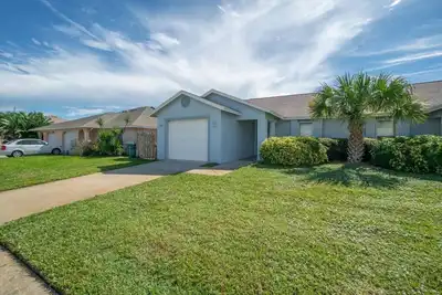 Image de Relaxing Cottage - Heated Pool - Walk to the Beach - Dog Friendly