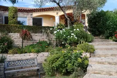 Image de Very pretty villa of 140 M2 on raised and closed ground with swimming pool, calm
