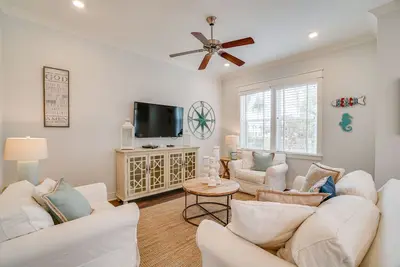 Image de Prominence 30a Sea-Renity Now - Slps 12, Dog Friendly, Golf Cart, 4 Bikes, Pools