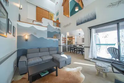 Image de Updated w/Murphy Bed, Shuttle to Slopes