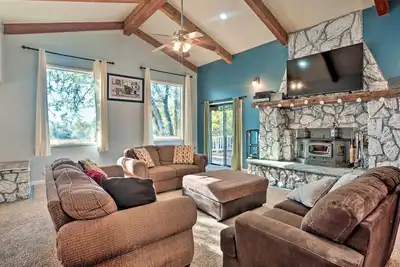 Image de Yosemite Home w/ Deck < 4 Mi to Bass Lake!